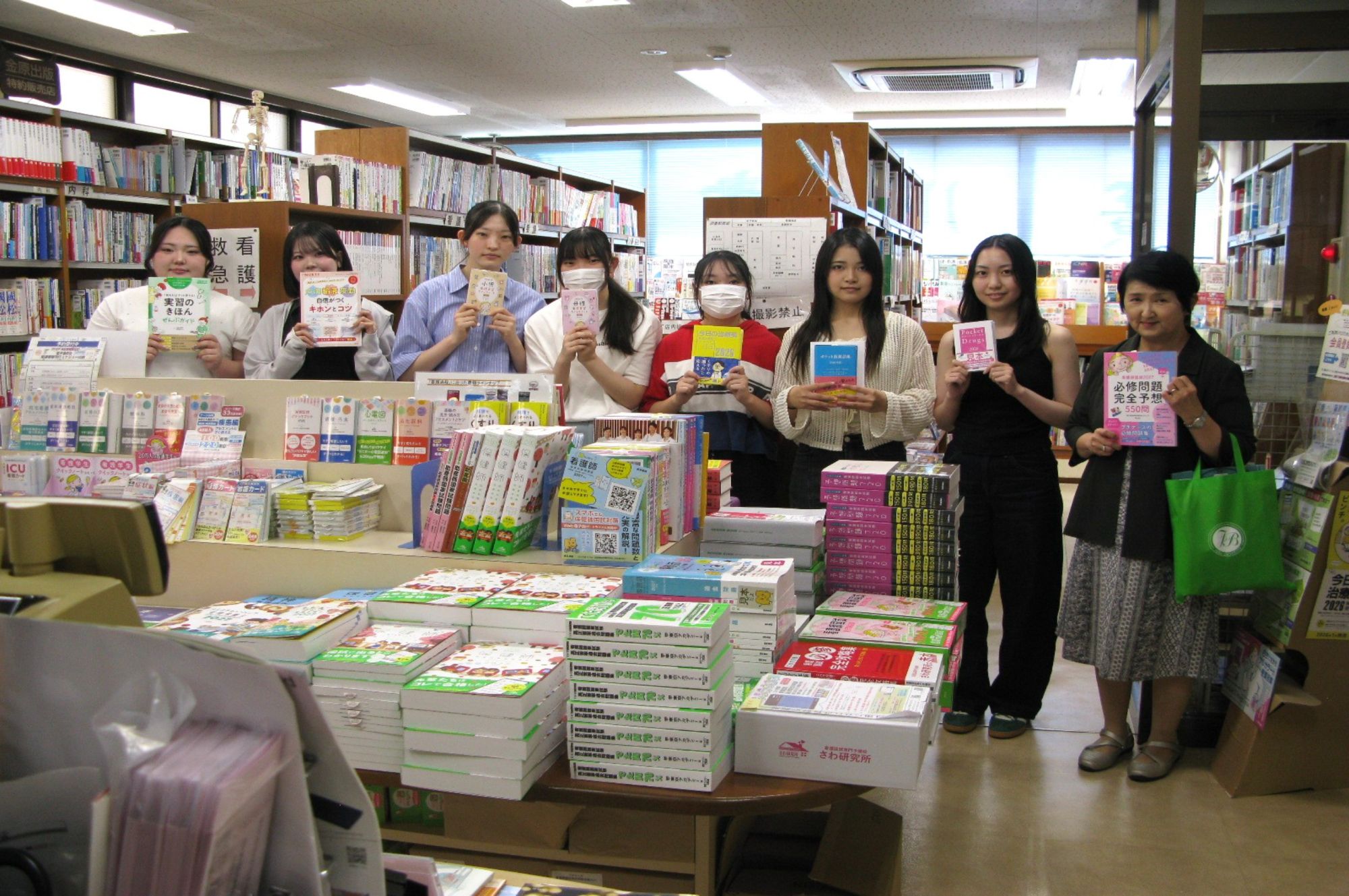 【看護学部】選書ツアーを開催しました